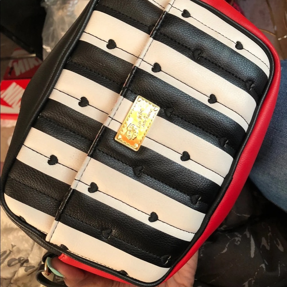 Love betsey Betsey Johnson crossbody
